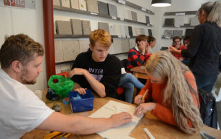 Arkitektstudenter lærer om betong